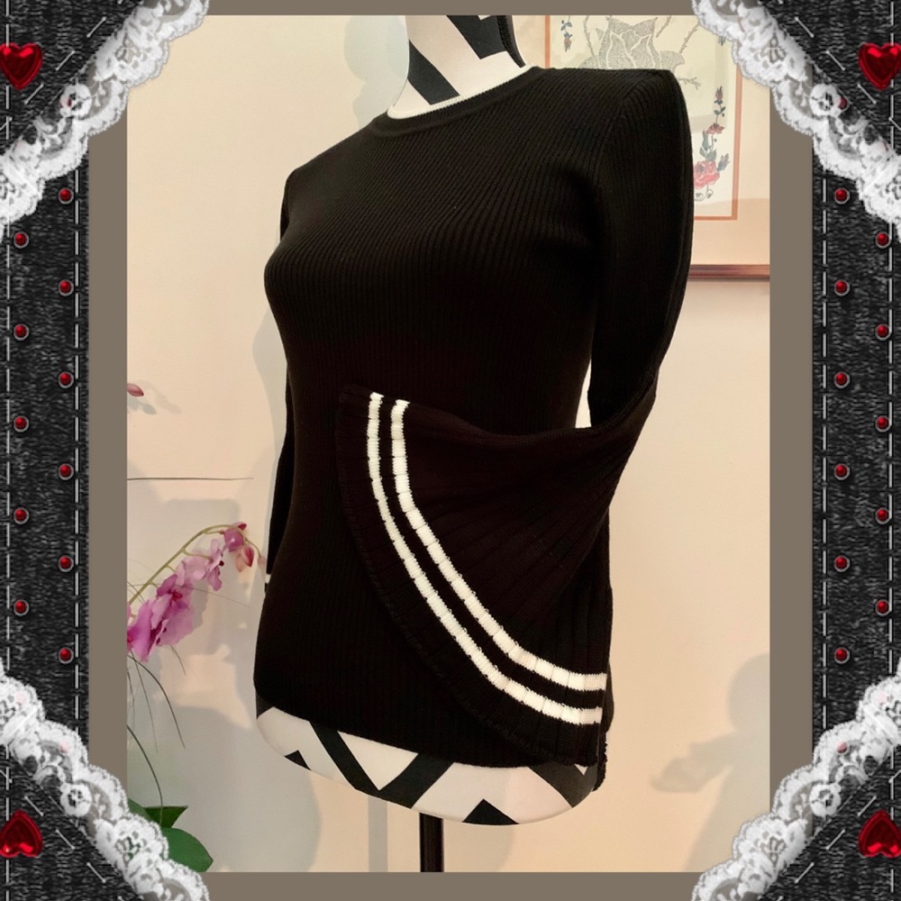 La Nouvelle Renaissance 3/4 Bell Sleeve Sweater